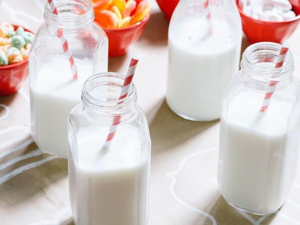 Egunean zehar lau edalontzi kefir - kefir dieta batean pisua galtzeko metodo leuna