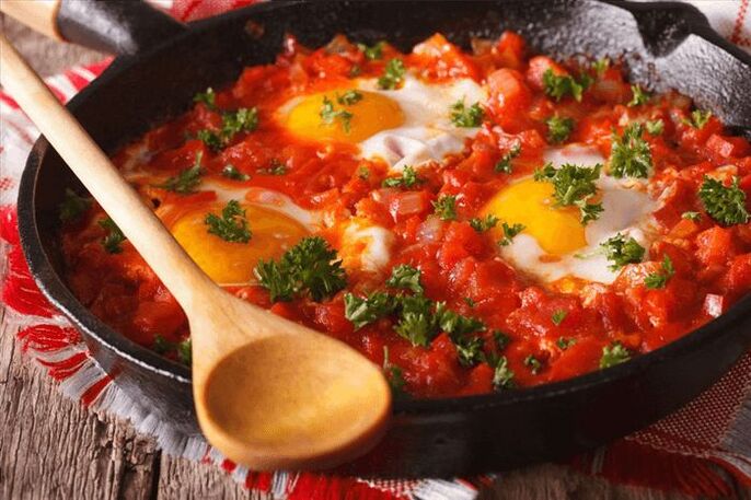 arrautza nahasiak tomate eta piper gozoekin