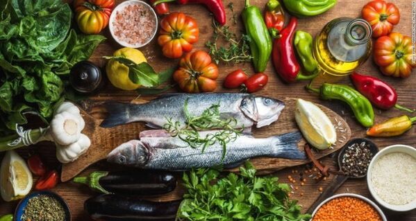 Arraina eta barazkiak dira pisua galtzeko dieta mediterraneoko produktu nagusiak. 