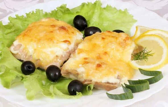 Gaztarekin labean egindako arraina plater gozo eta osasuntsua izango da dieta mediterraneoko menuan.