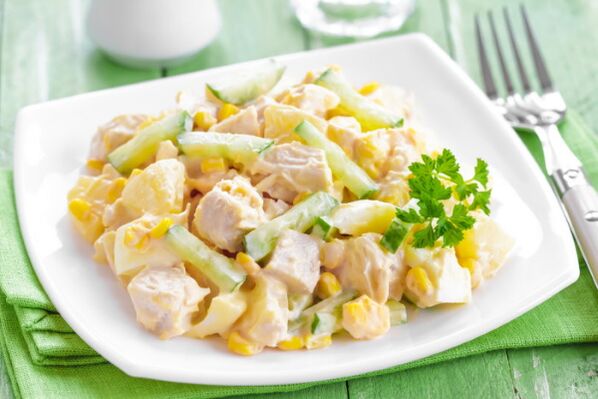 Udako entsalada - Mediterraneoko dieta menuko plater arina eta ezohikoa