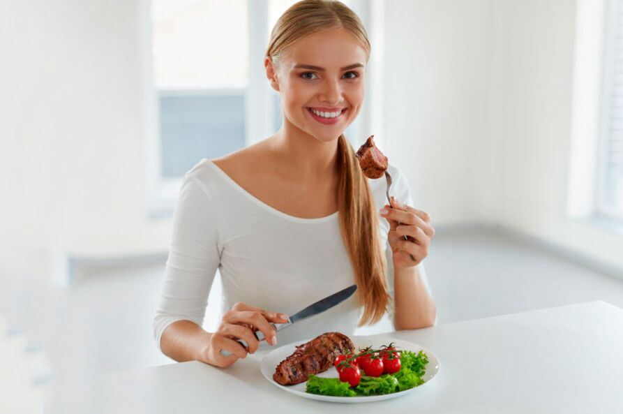 Dukan dietaren Aldaketa aldian, proteina eta barazki platerak jan behar dituzu