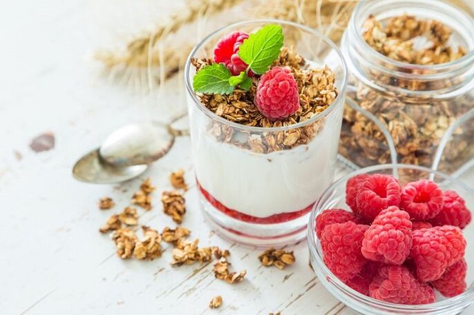 jogurt mugurdiekin eta muesli pisua galtzeko